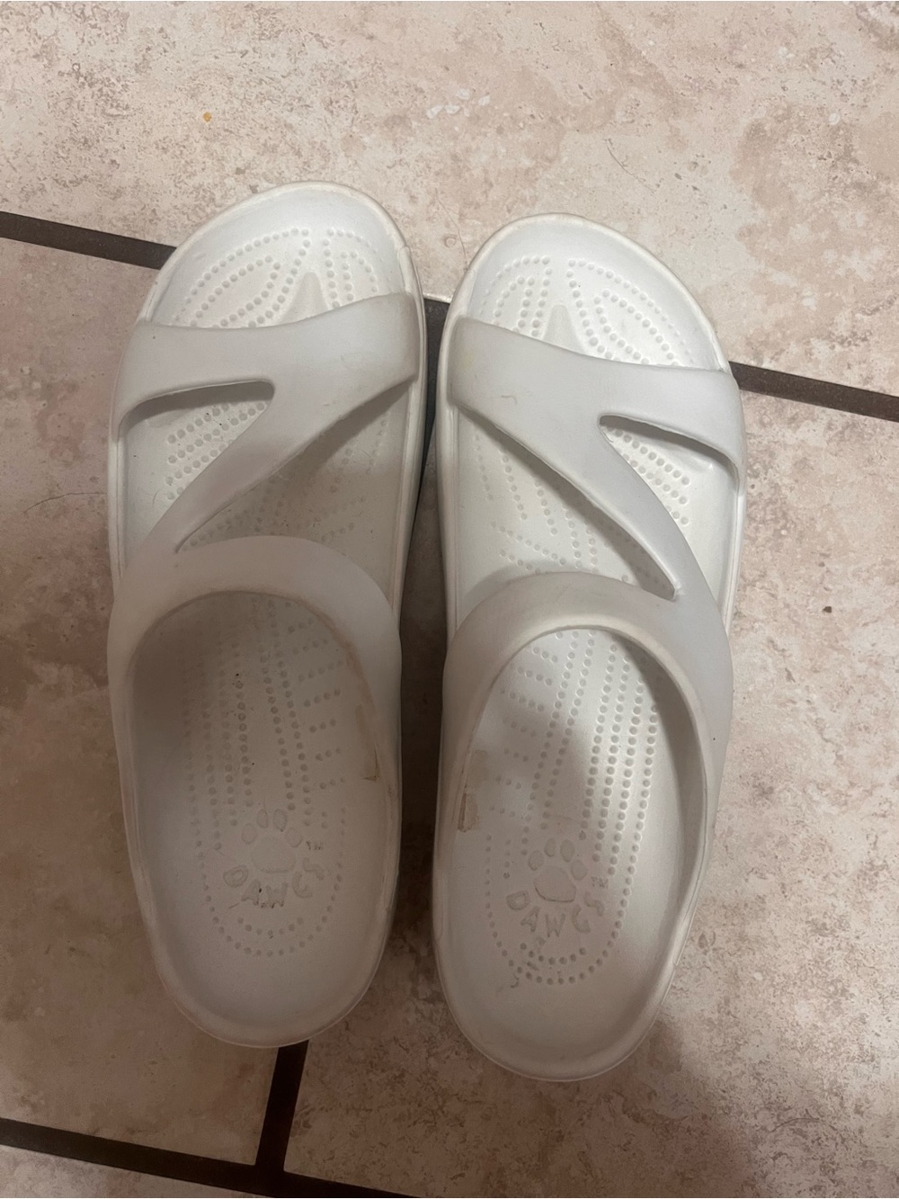 Dawgs white sandals size 9